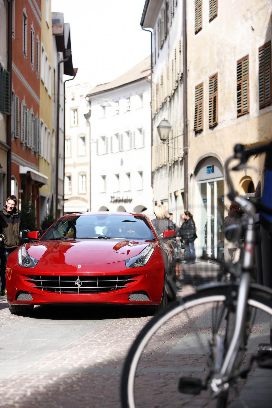  Ferrari FF 2011 года  (фото 66 из 195)